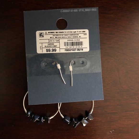 π Universal Thread dangle earrings - Picture 2 of 3